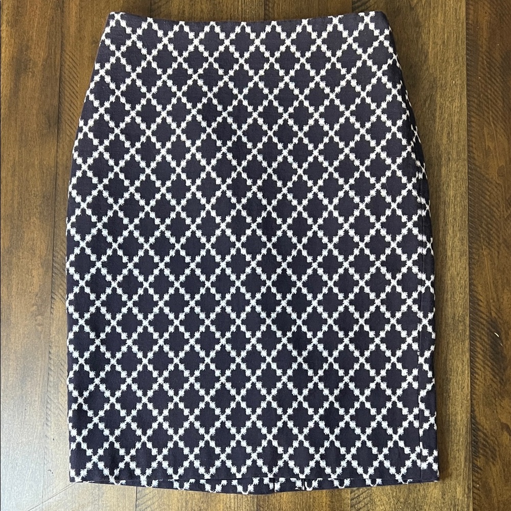 Ann Taylor Elegant Navy and White Patterned Skirt - Size 0